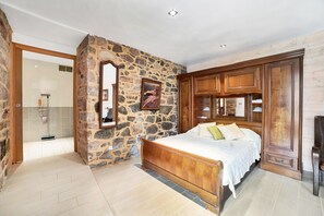 Standard-Studio, 1 Queen-Bett und Schlafsofa | Individuell dekoriert, individuell eingerichtet, Bügeleisen/Bügelbrett