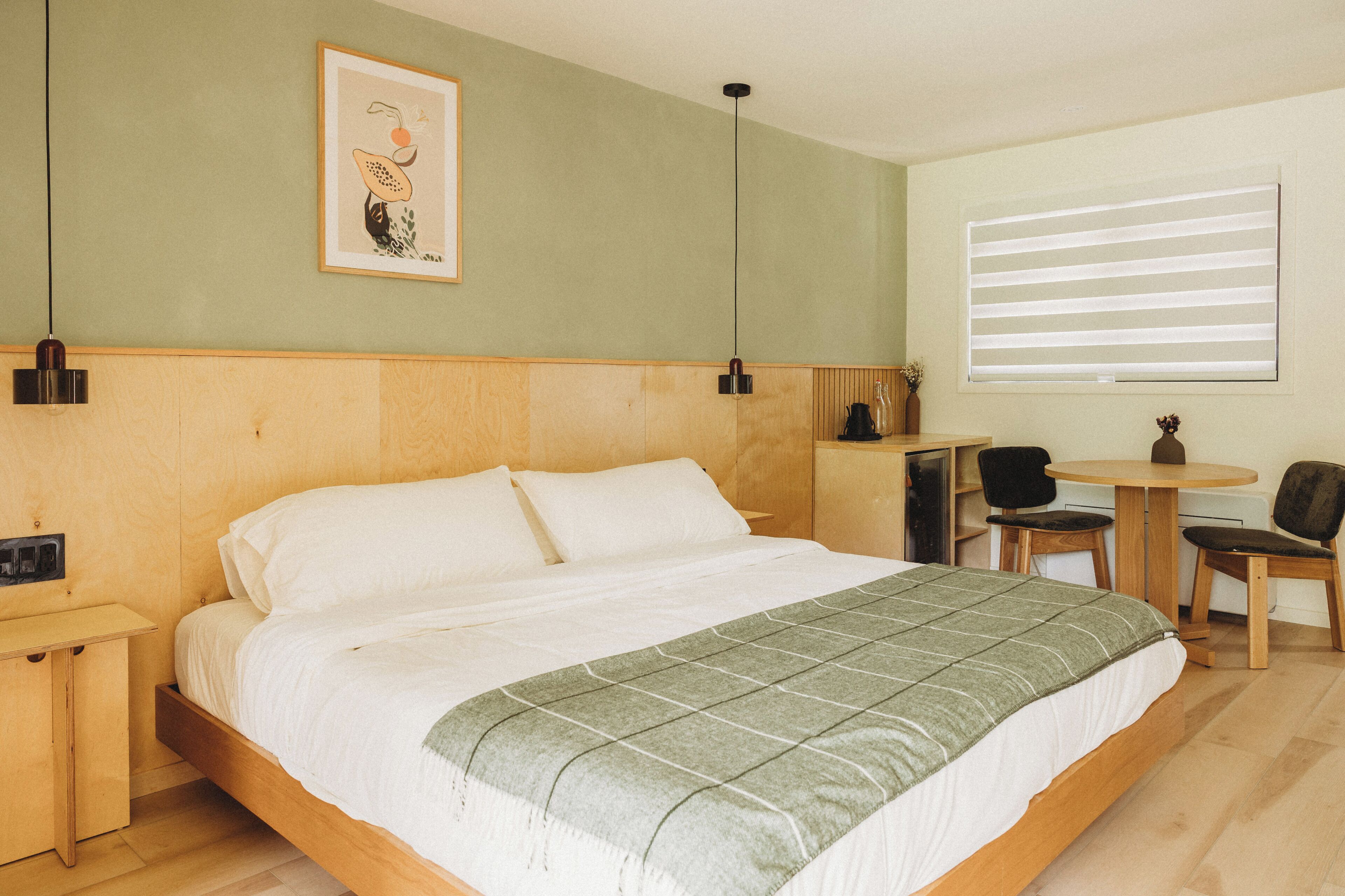 Ropa de cama de alta calidad, camas con efecto memoria y escritorio 