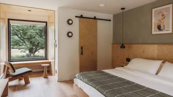 Luxury Room, 1 King Bed, Sauna, Mountain View | Premium bedding, memory foam beds, desk, laptop workspace
