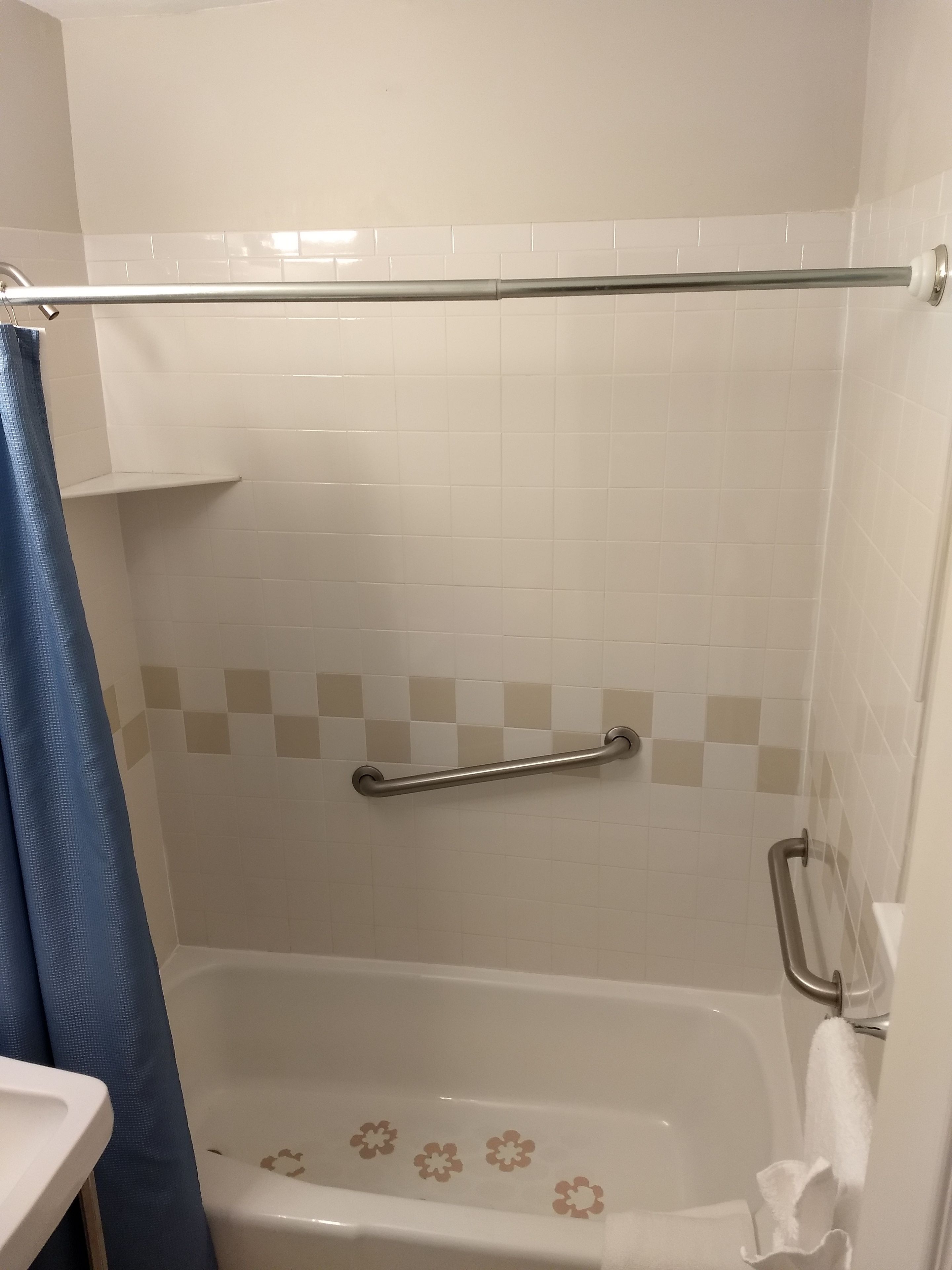 standard room, 2 double beds, mountain view, ground floor | bathroom | combined shower/bathtub, free toiletries, hair dryer, towels