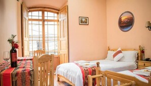 Dúplex familiar, varias camas | Edredones de plumas, decoración individual, mobiliario individual