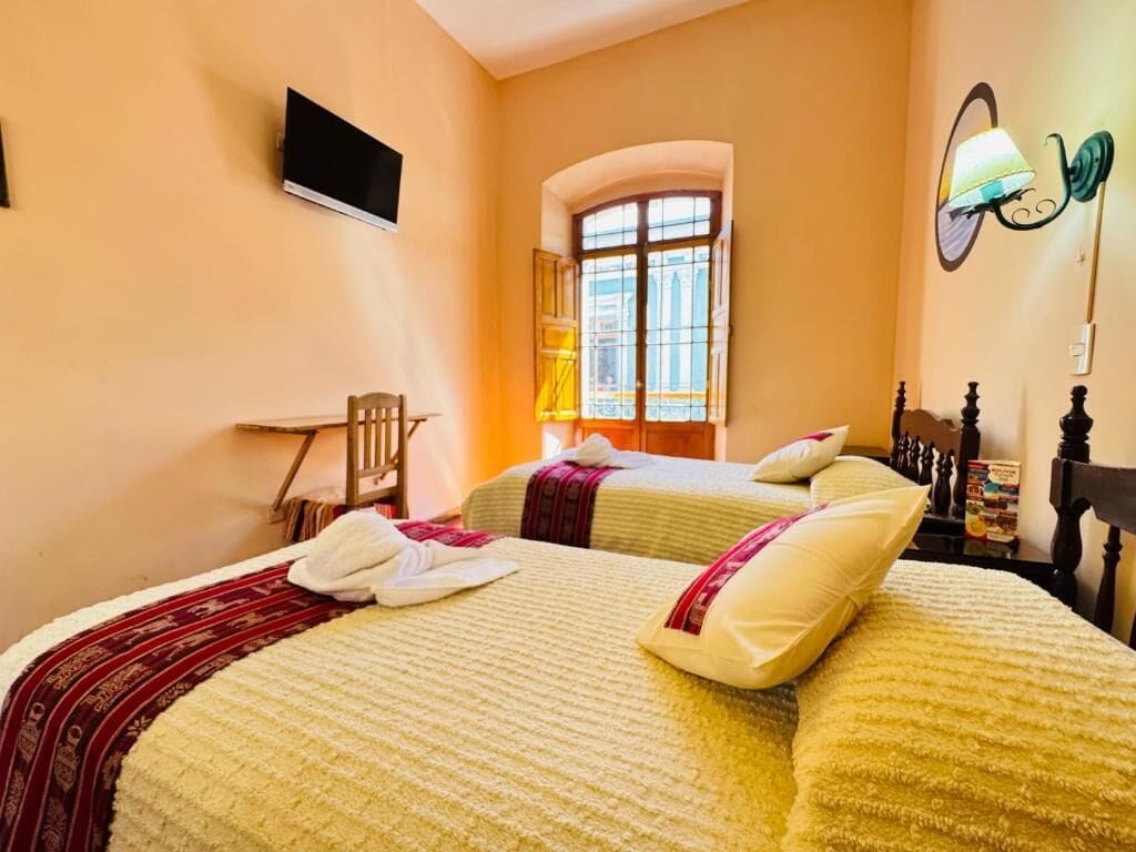 Basic-Zimmer, 2 Einzelbetten, Blick auf den Innenhof | Daunenbettdecken, individuell dekoriert, individuell eingerichtet