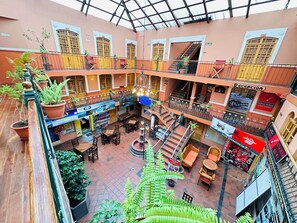 Outdoor dining - La Posada de la Abuela Obdulia (La Paz)