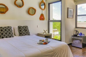 Studio Suite, 1 King Bed, Park View