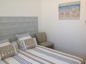 3 bedrooms, iron/ironing board, free WiFi, bed sheets - Four-room apartment Saint Cyr sur Mer La Madrague sea view in guarded residence (Saint-Cyr-Sur-Mer)