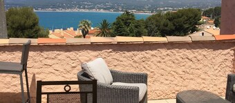 Four-room apartment Saint Cyr sur Mer La Madrague sea view in guarded residence