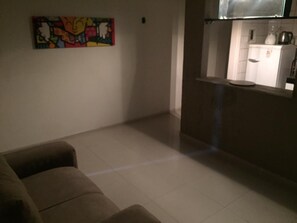 Televisión y chimenea 