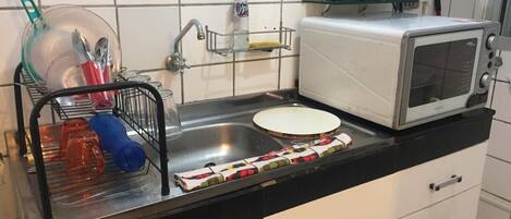 Fridge, microwave, stovetop, blender