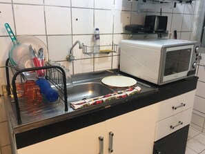 Fridge, microwave, stovetop, blender - KITNET FURNITURE STUDIO - best kitten near the beach (Jaboatao dos Guararapes)