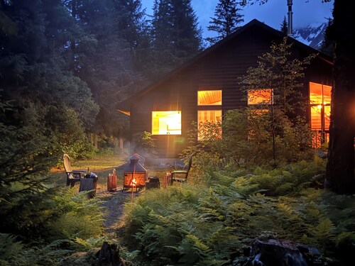 Private lakefront home on gorgeous Kenai Lake!