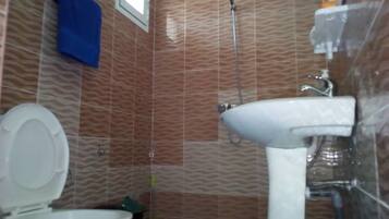 Standard Double or Twin Room | Bathroom | Towels