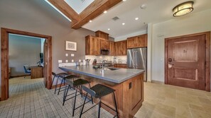 Fridge, microwave, oven, dishwasher - Luxury Residence - Gondola across the Street (South Lake Tahoe)