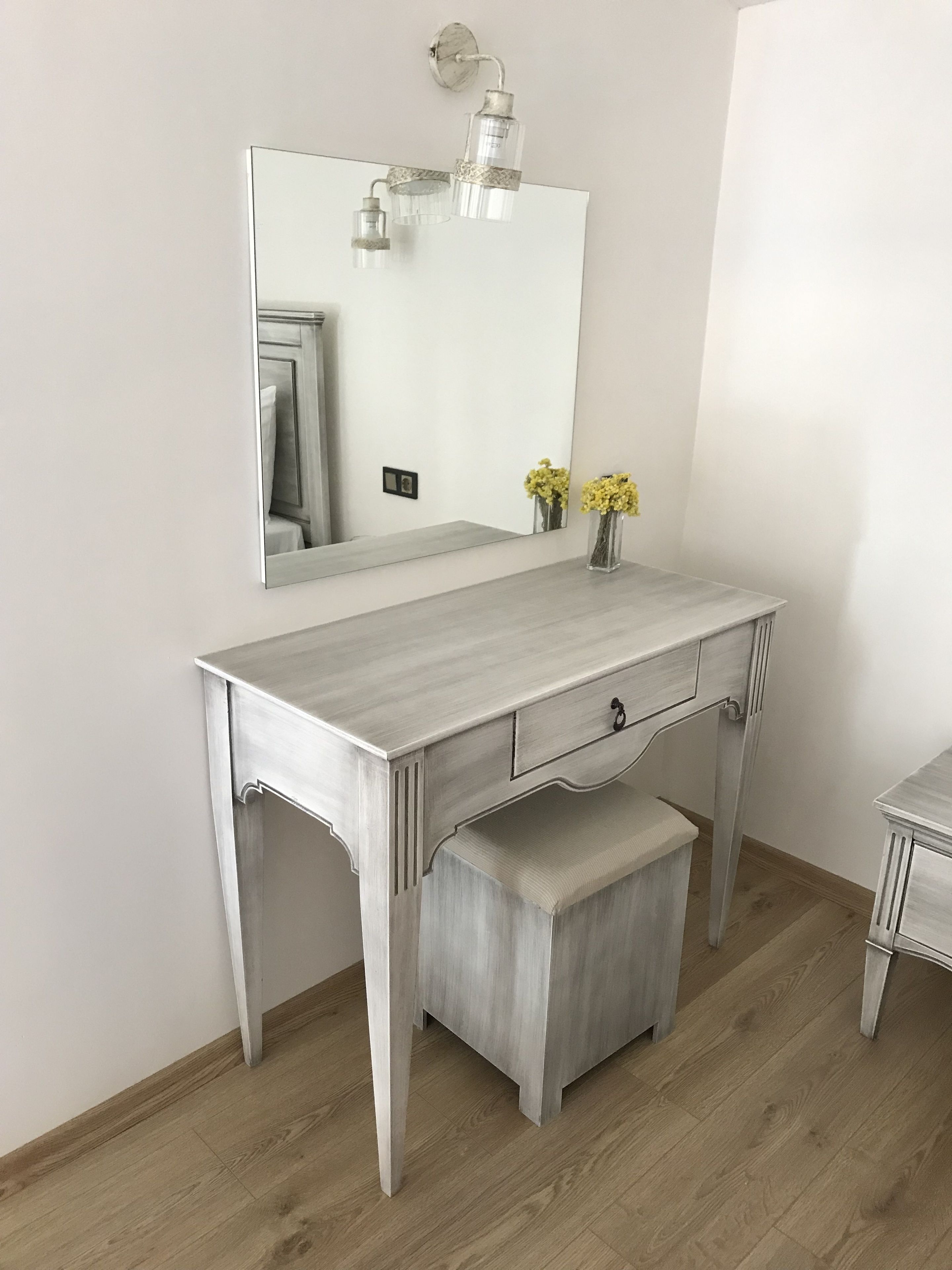 deluxe loft, multiple beds, pool view | room amenity