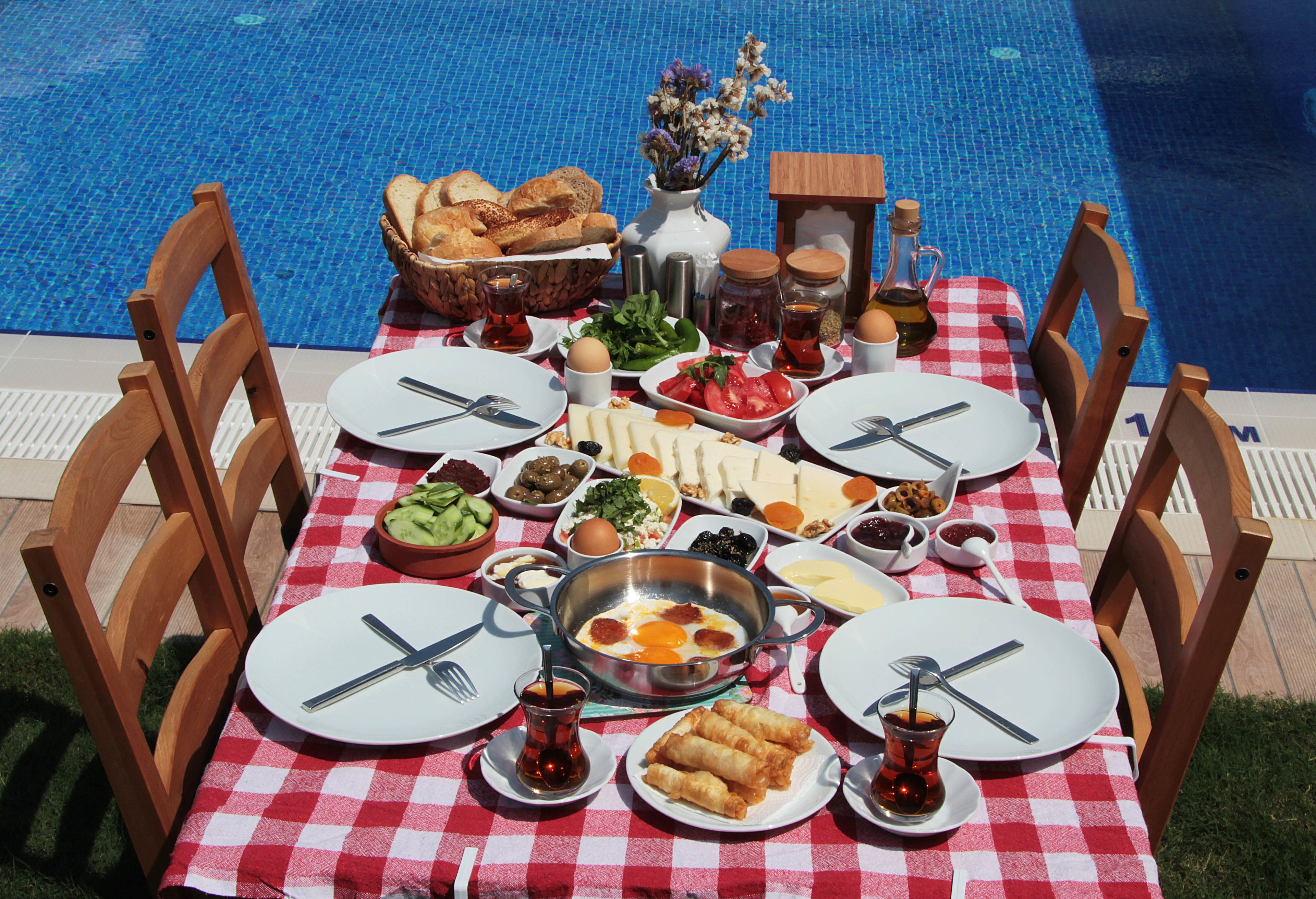 Petit déjeuner complet compris tous les jours