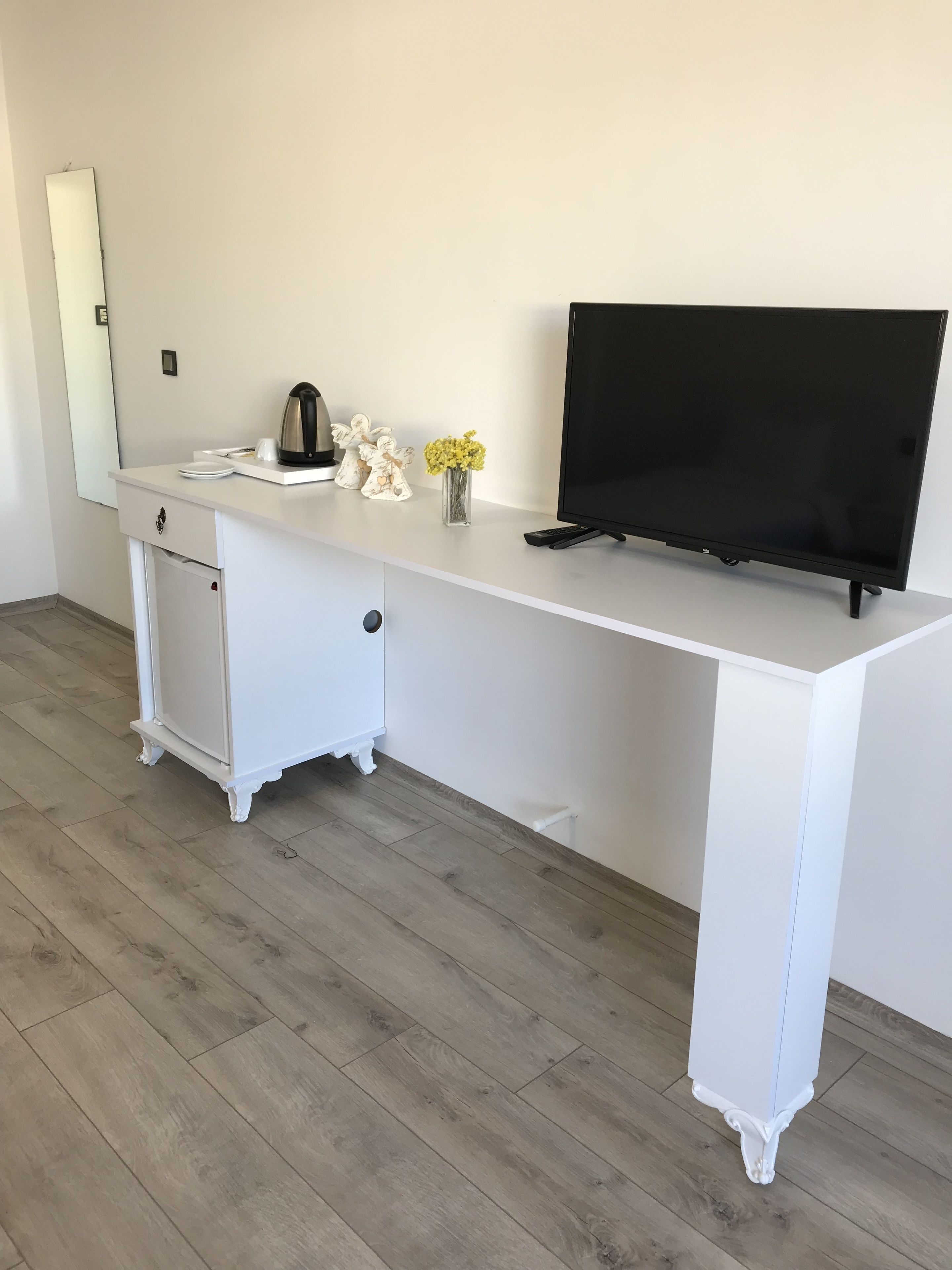 standard room, pool view | living area | 32-inch lcd tv with satellite channels, tv