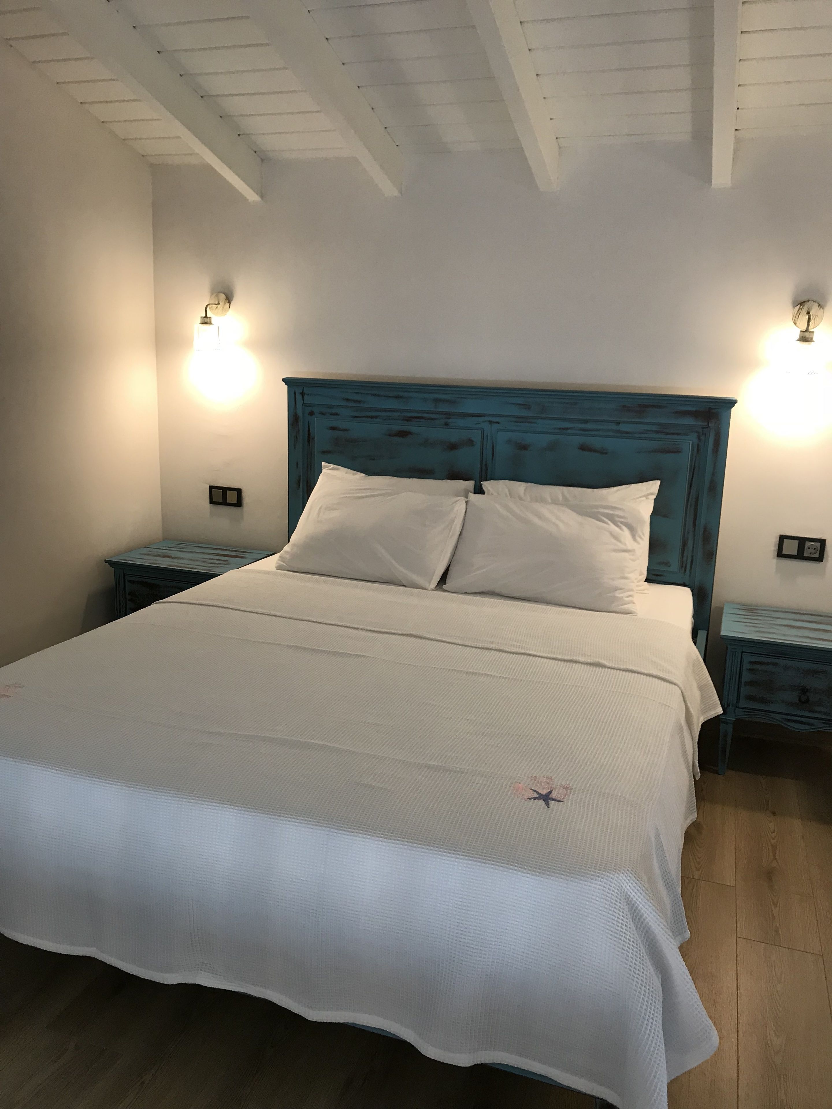 deluxe loft, multiple beds, pool view | minibar, in-room safe, desk, blackout curtains