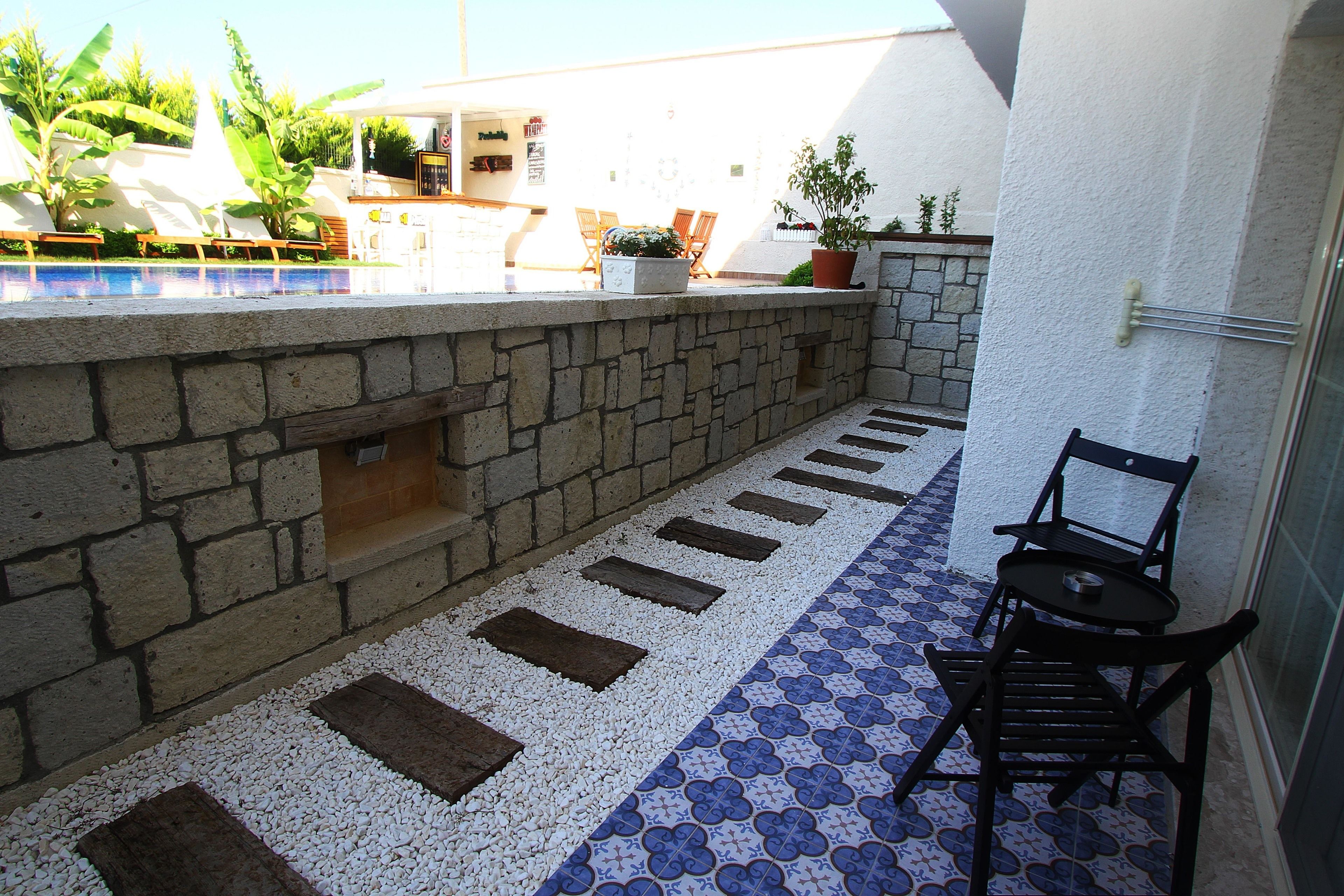 standard room, pool view | balcony view