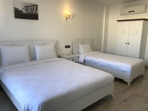 Standard Room, Pool View | Minibar, in-room safe, desk, blackout curtains - Duman Boutique Hotel (Cesme)