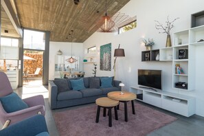 Smart TV, libri, impianto stereo