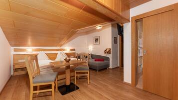 1 bedroom, in-room safe, WiFi, bed sheets