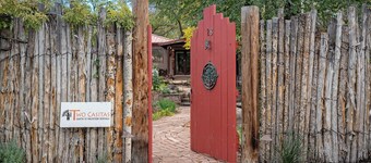Tranquil Tesuque Retreat With Kiva Fireplace