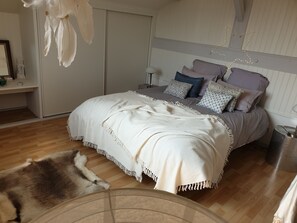 4 slaapkamers, een strijkplank/strijkijzer, gratis wifi, beddengoed