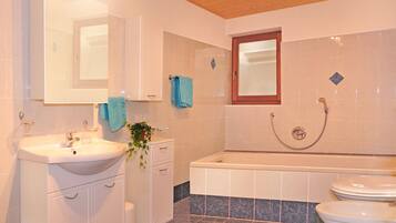 Dusche, Bidet, Handtücher, Toilettenpapier