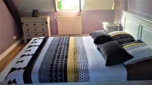 2 Schlafzimmer, BĂŒgeleisen/BĂŒgelbrett, WLAN, BettwĂ€sche