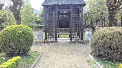cottage of the Small Mass