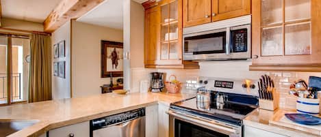 Microwave, oven, dishwasher, coffee/tea maker