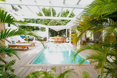 Villa Paradise     .