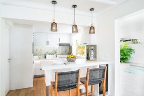 Réfrigérateur, cafetière/bouilloire