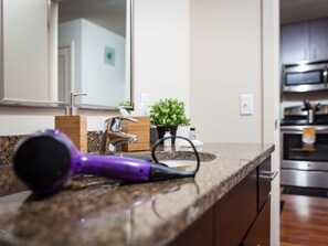 Fridge, microwave, oven, dishwasher - Furnished Apartment near Rittenhouse Square (Philadelphia)