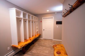 Interior - Winterplace 3 Br- Plenty of Bedding- Great for Families (Ludlow)