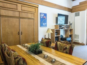 Dining - Charming Studio Condo (Truckee)