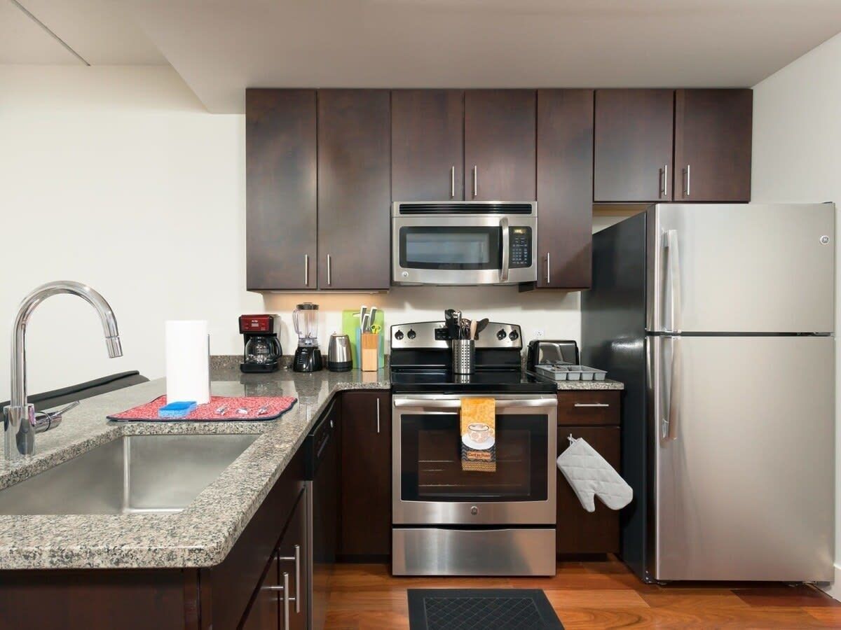 Microwave, oven, dishwasher, coffee/tea maker