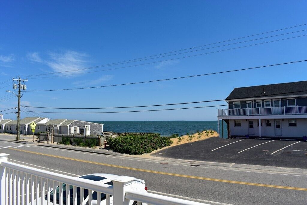 End Unit Condo with breathtaking ocean views!