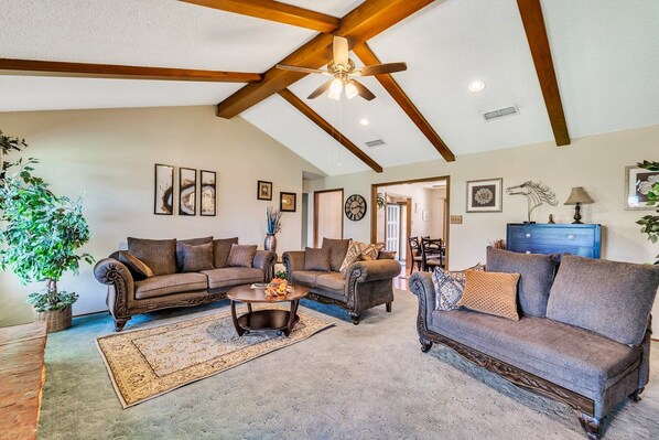 TV, fireplace, DVD player, books