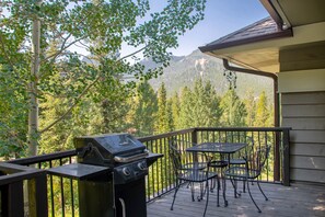 Outdoor dining - Adams Vacation Home at Windcliff (Estes Park)