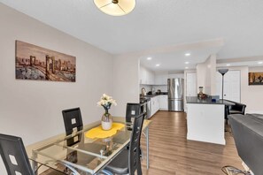 Dining - Furnished Apartment in Crystal City near Pentagon (Arlington)
