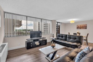 TV, Netflix, streaming services - Furnished Apartment in Crystal City near Pentagon (Arlington)