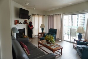 TV, fireplace