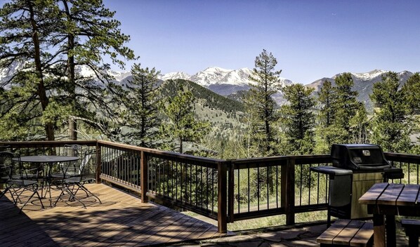 Outdoor dining - Tranquil Vacation Home at Windcliff (Estes Park)
