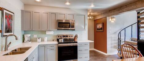 Microwave, oven, dishwasher, coffee/tea maker