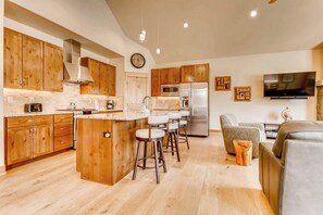 Fridge, microwave, oven, dishwasher - Luminous 3Br Escape~River Run Townhome with Private Hot Tub (Keystone)