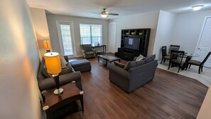 TV - 2BR Condo l Convention Center l 6min Epic (Orlando)