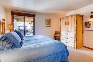 2 bedrooms, WiFi, bed sheets - Spacious 2BR Unit with Updated Kitchen by RedAwning (Crested Butte)