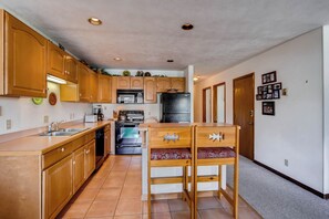 Micro-ondes, four, lave-vaisselle, cafetière/bouilloire