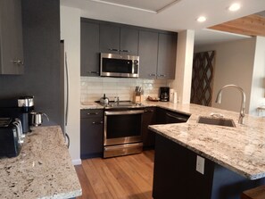 Microwave, oven, dishwasher, coffee/tea maker