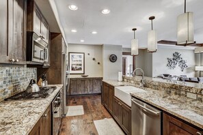 Refrigerador, microondas, horno, lavavajillas